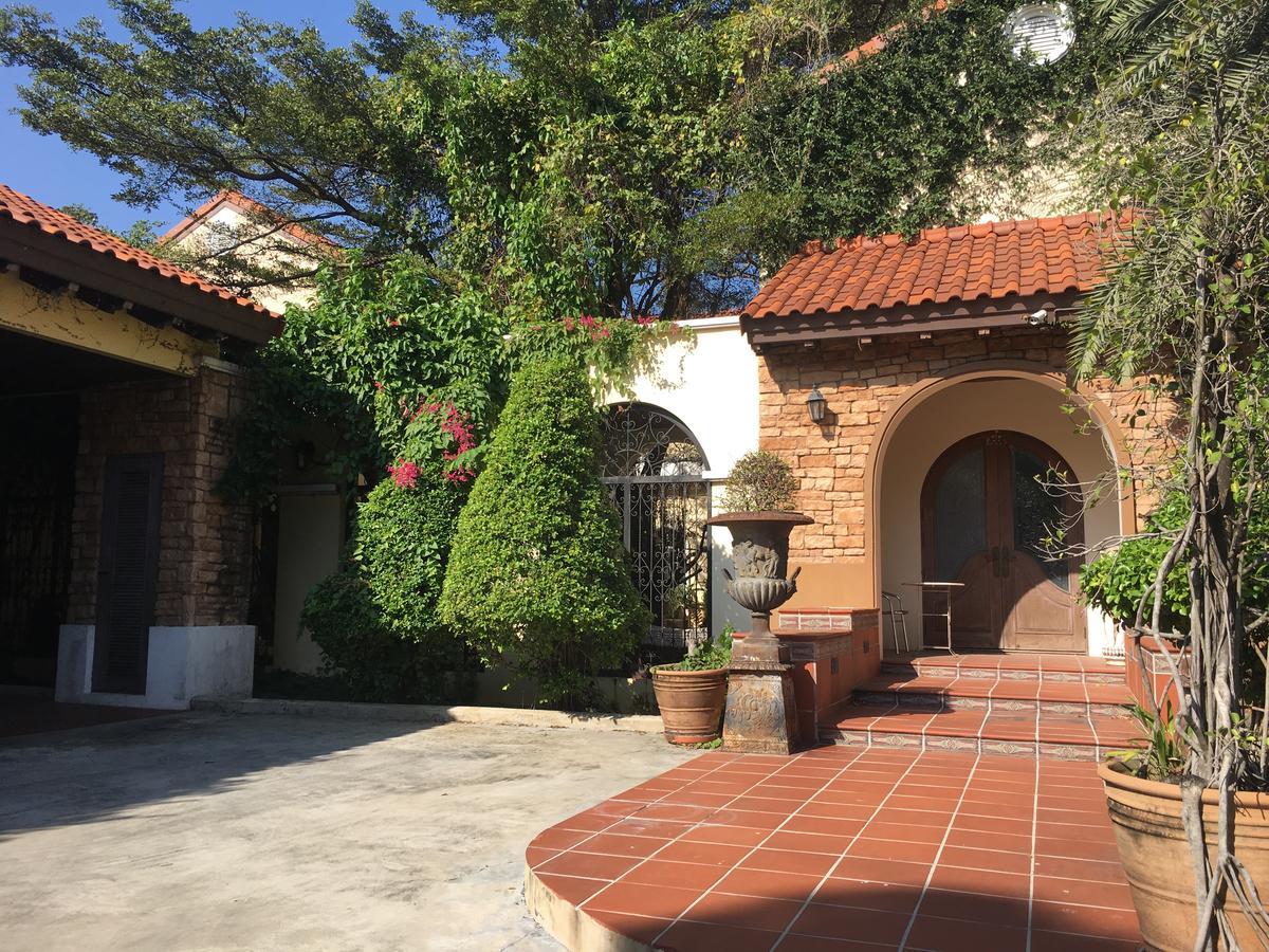 Prompimarn Villa Toscana Bangkok Exterior foto